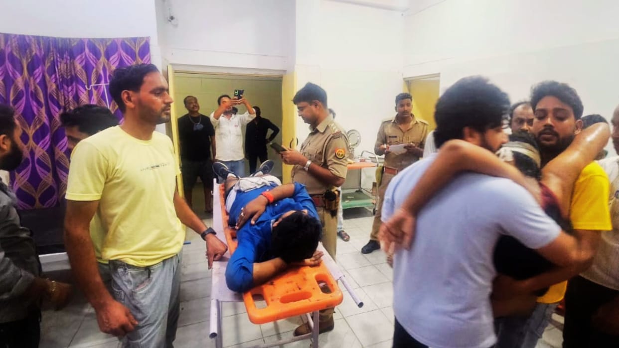 road accident in Sonbhadra Two people died one man in critical condition family lost its support
