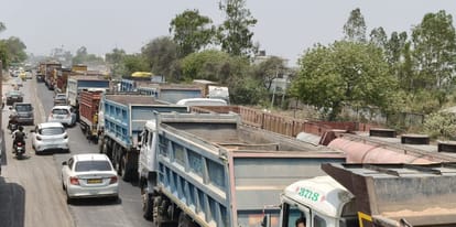 Unnao Road accident Speed was 120 KM per hour car dragged for 50 meters air bags opened but lives not saved