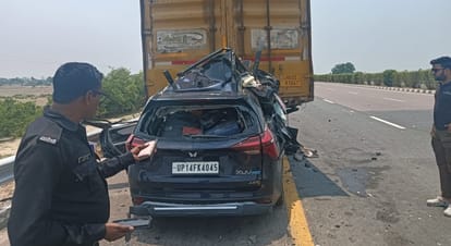 Unnao Road accident Speed was 120 KM per hour car dragged for 50 meters air bags opened but lives not saved