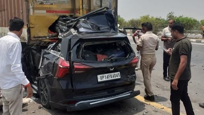 Unnao Road accident Speed was 120 KM per hour car dragged for 50 meters air bags opened but lives not saved