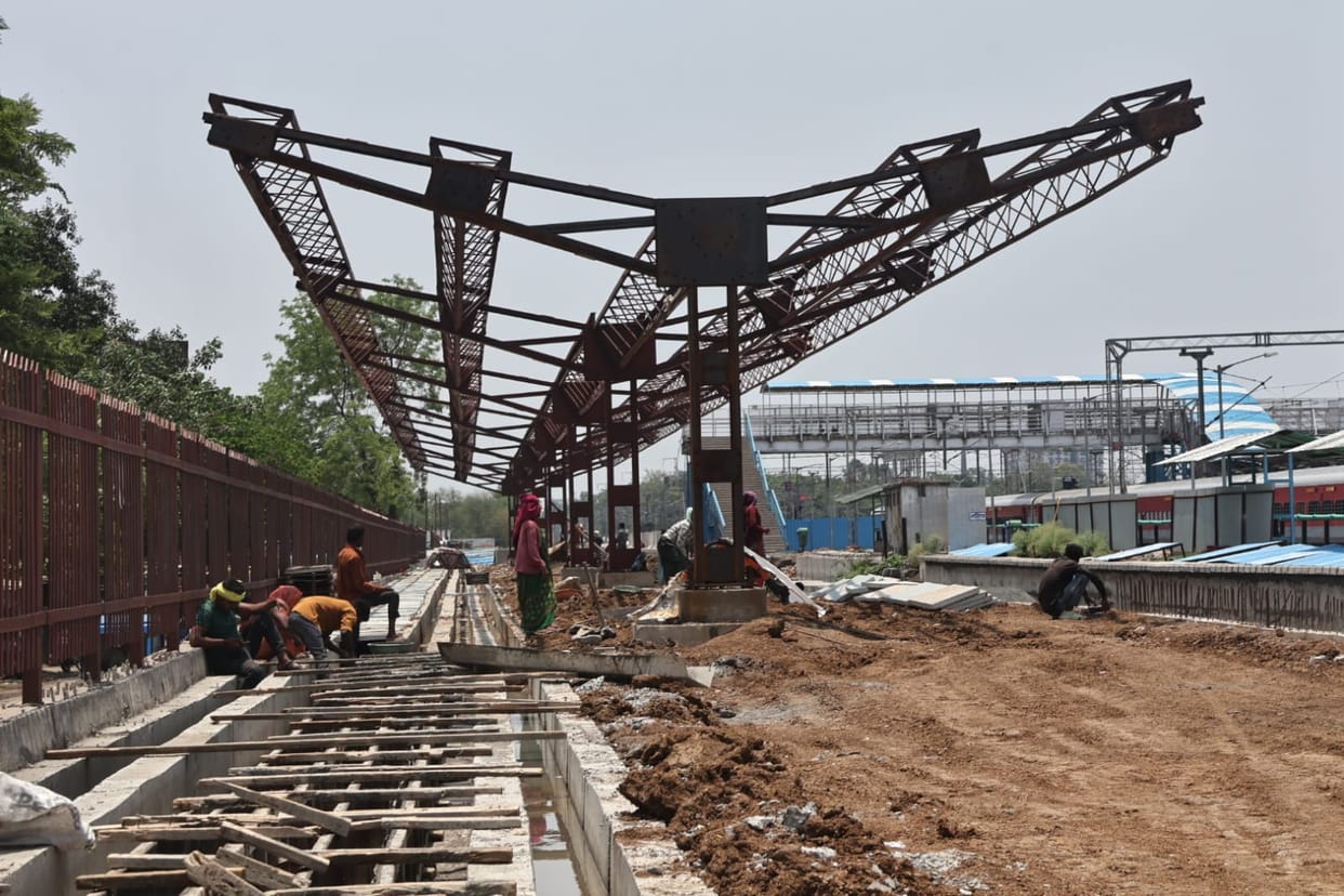 Indore: Expansion of Laxmibai Nagar railway station according to new Indore, new building, platform are being
