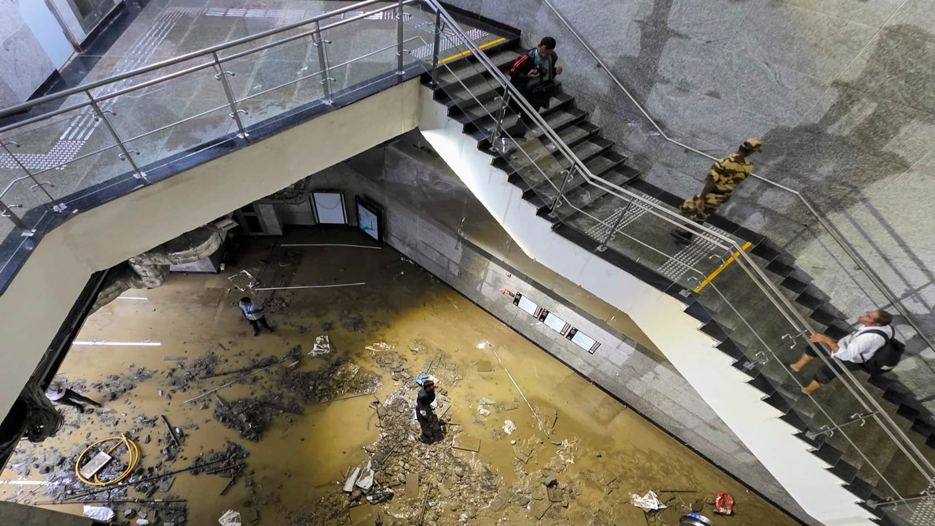 Rain in Mumbai breaks a century's record Metro stations flooded more than 250 flights affected