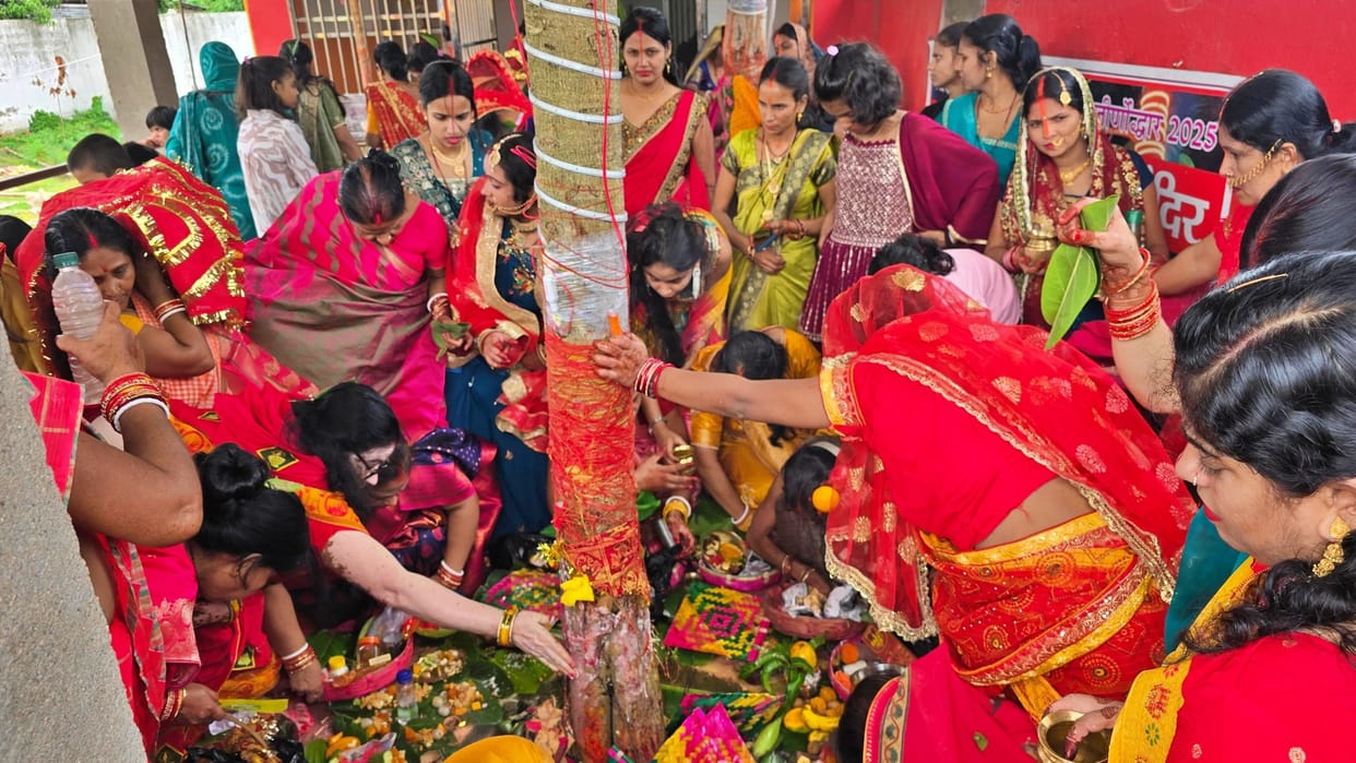 Married women in Jehanabad, Katihar and Madhubani fasted for long life of their husbands on Vat Savitri