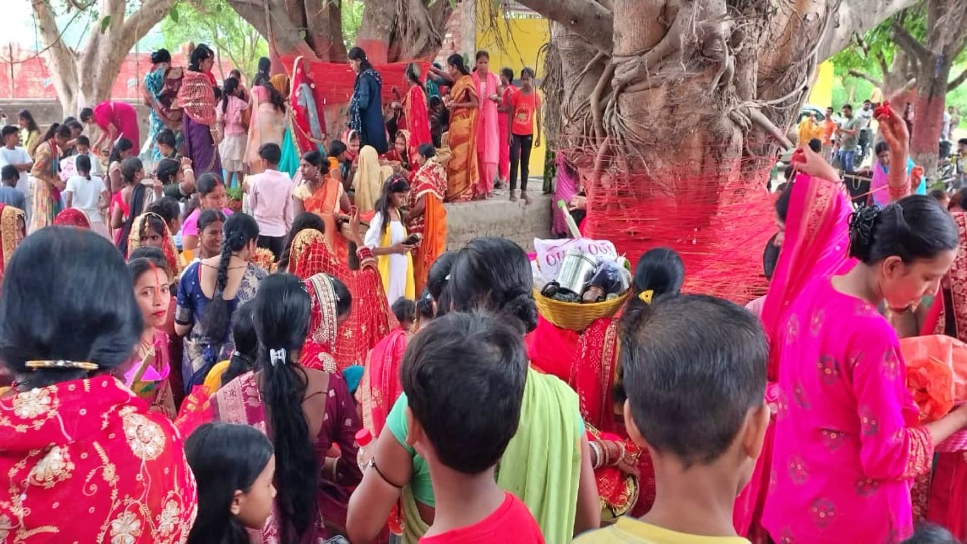 Married women in Jehanabad, Katihar and Madhubani fasted for long life of their husbands on Vat Savitri