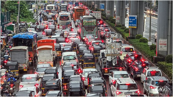 Mumbai wakes up to thunderstorms, gusty winds suburban train services affected Amid Monsoon Hits Maharashtra