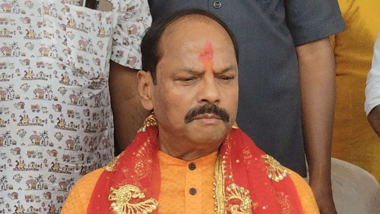 raghuvar das taunts congress on sarna code tribal issue