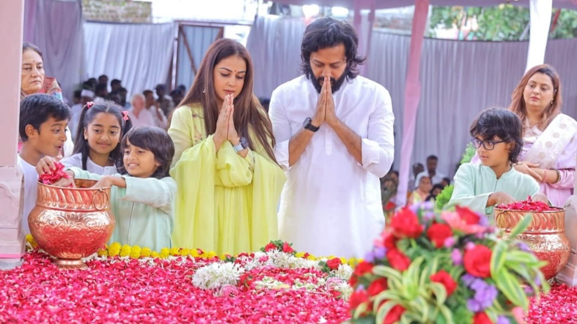 Ritesh Deshmukh Remembers Father Vilasrao Deshmukh On 80th Birth Anniversary genelia d'souza with kids