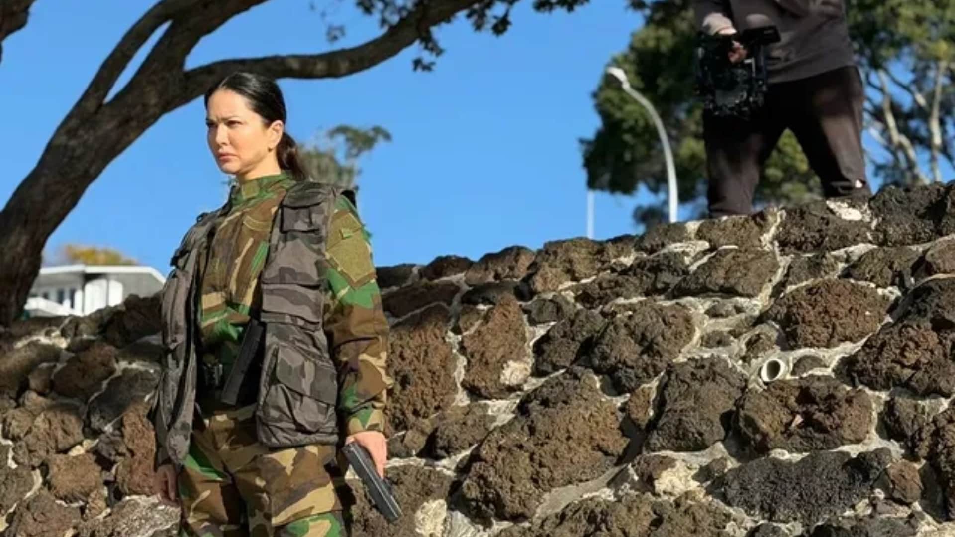 Sunny Leone work In A Hollywood Film Shooting Pictures Went Viral