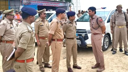 Triple murder Blood flowed up to five meters fatherbodies on post and sons bodies on ground two arrested