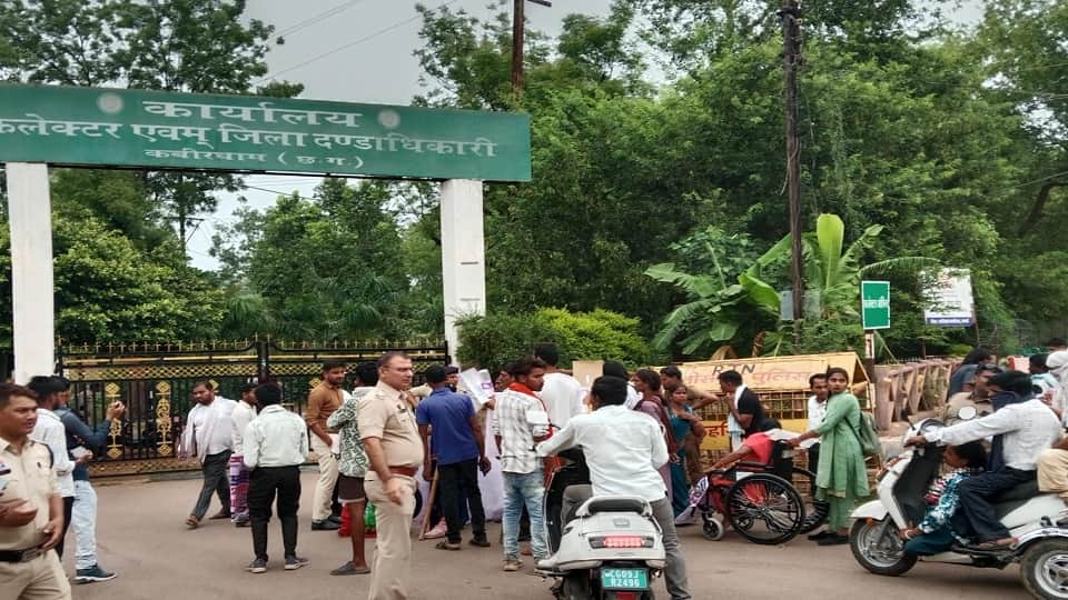 दिव्यांग प्रमाण पत्र के सहारे कर रहें सरकारी नौकरी