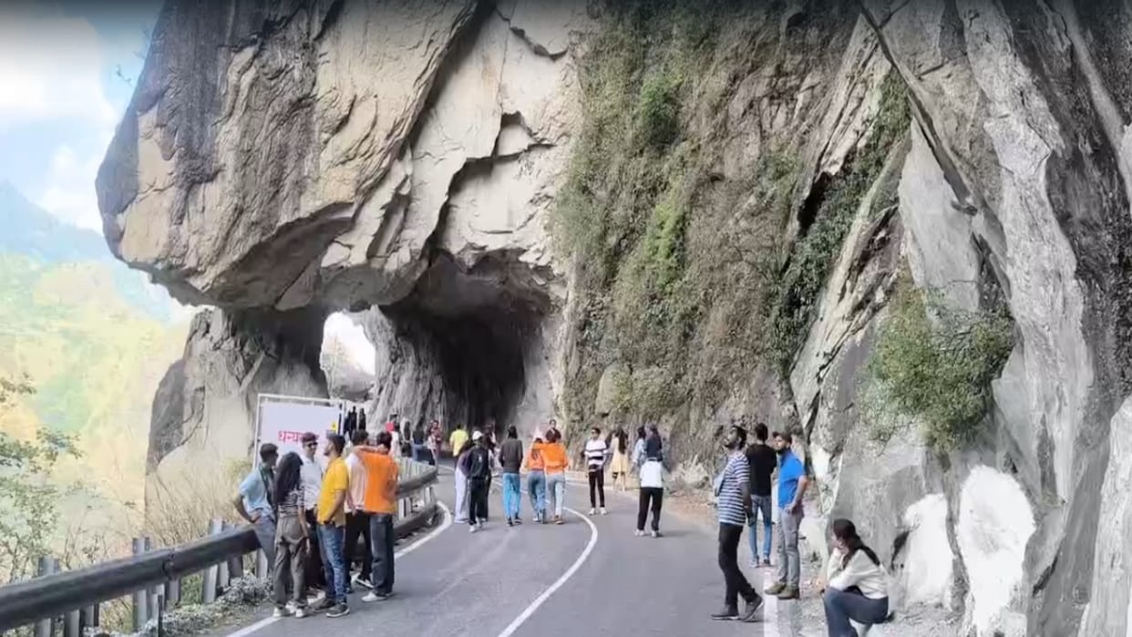 Tourists flocked to Kinnaur to get relief from the heat, Chaura Dhank became the center of attraction