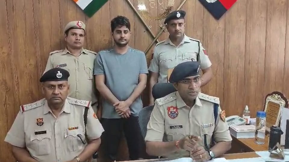 Man arrested for cheated people by changing ATM cards