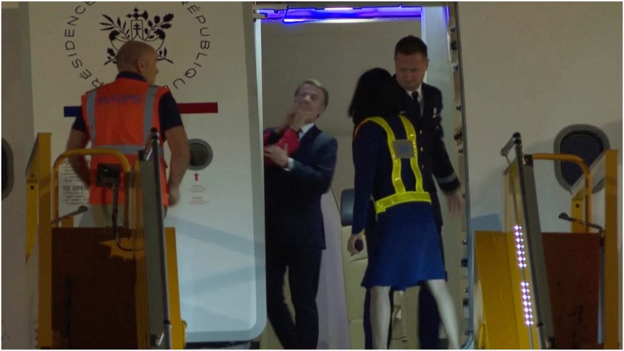 France President Emmanuel Macron Denies Rift With Wife Brigitte After Viral Vietnam Video world news in Hindi