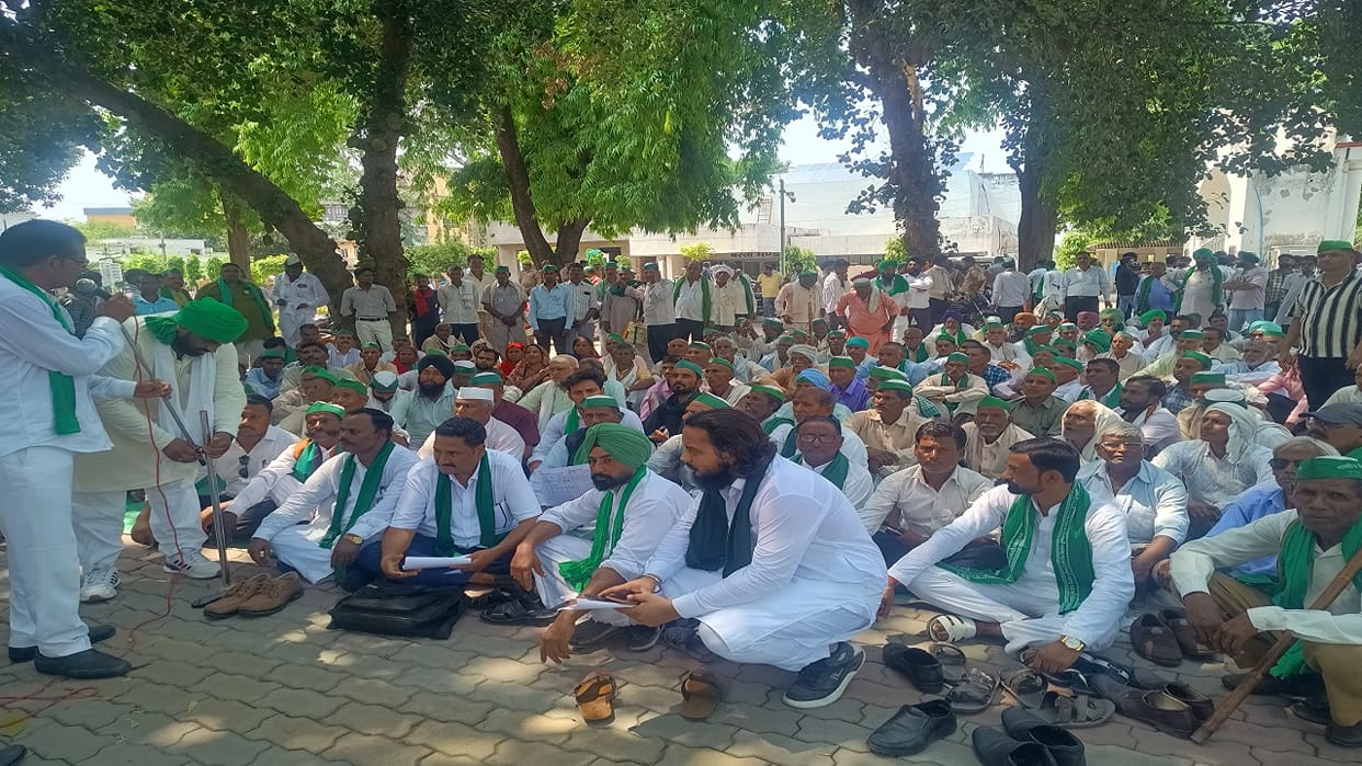 Farmers union opposed handing over the government hospital to private hands in Bareilly