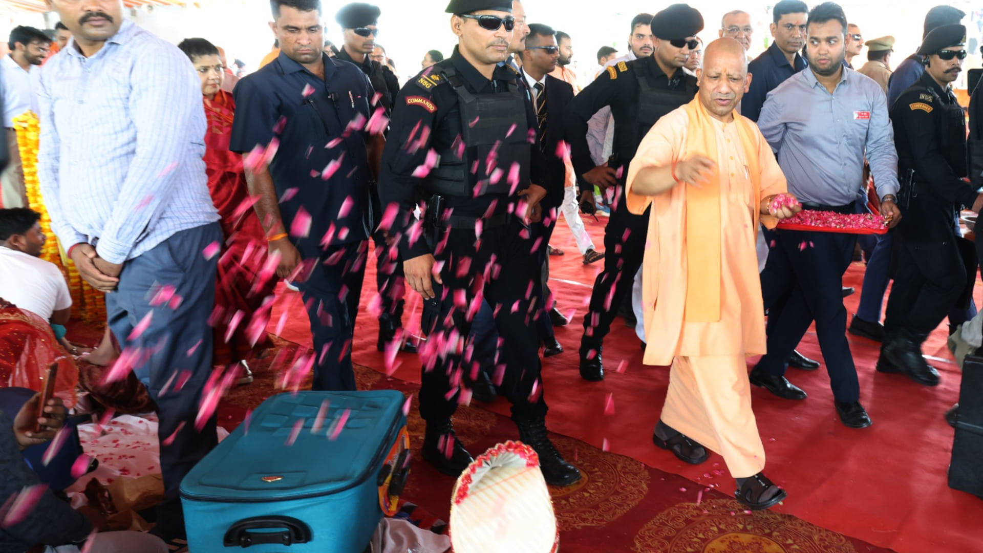 CM blessed 11 couples in the mass marriage scheme organized in Gorakhpur, said- will keep coming for Kanyadan