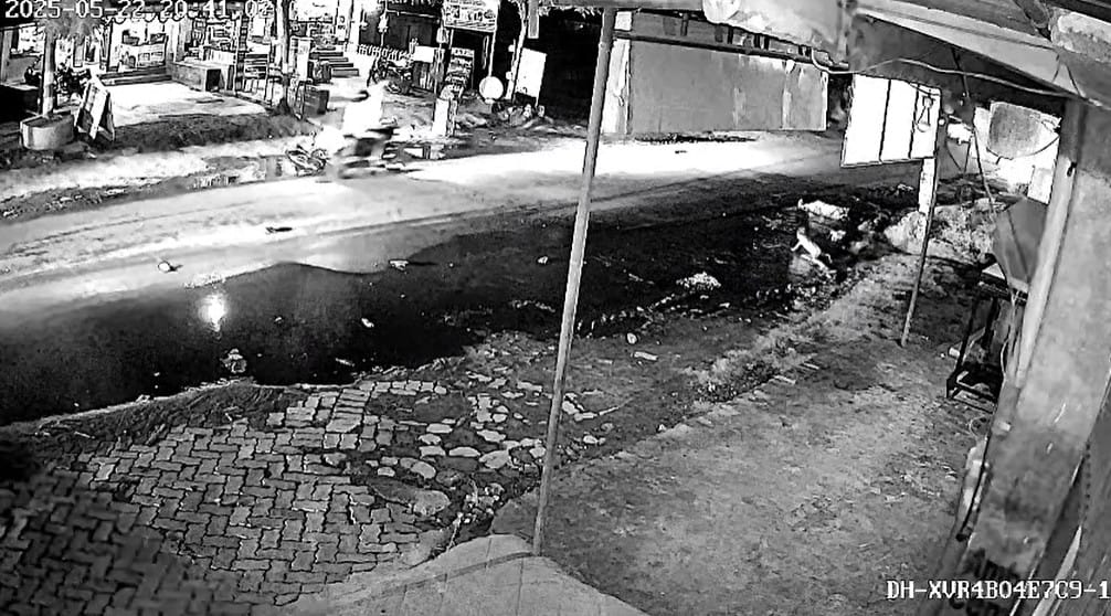 Speed wreaks havoc in Sitamarhi: High speed car hits woman and child