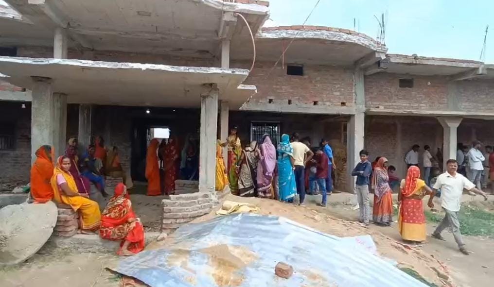 Bihar Crime: Elderly man stabbed to death and his tongue cut news in Hindi