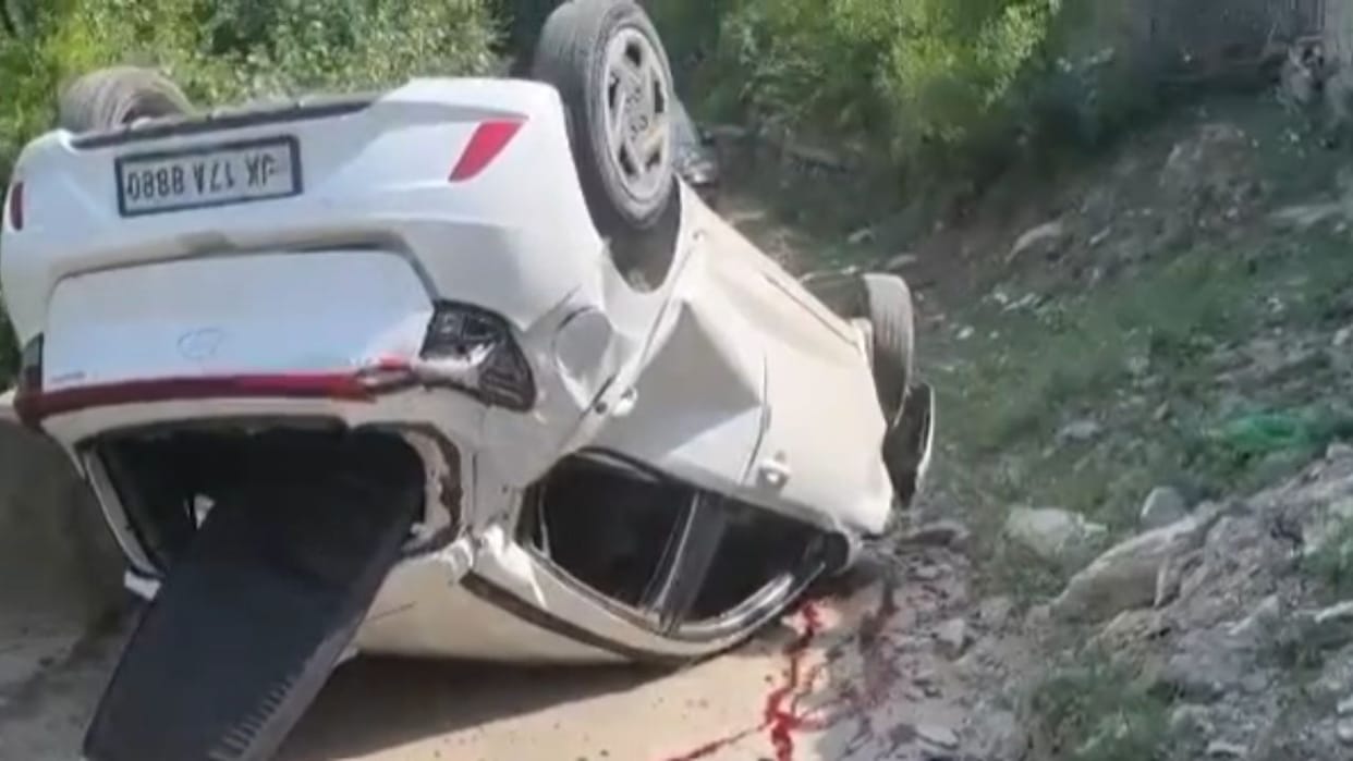 Kishtwar Four person injured, one of them critical after their vehicle meet with an accident at Mughal Maidan