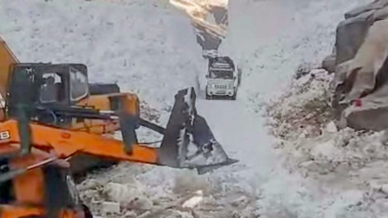 Himachal After seven months the Gramphoo-Kaza-Samdo road is open for four by four vehicles