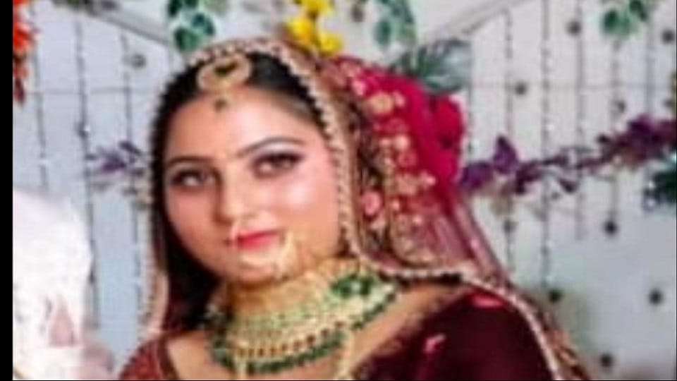 Meerut: Troubled by family problems, a married woman jumped in front of a train, body got divided into 2 parts