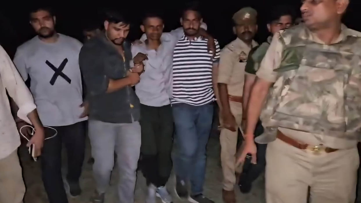 Jalaun: Encounter between criminals and police in robbery of bullion trader, three criminals injured