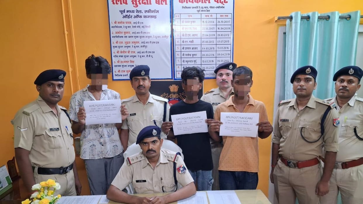 Bihar News: Three youths who pelted stones at Vande Bharat Express were arrested by RPF