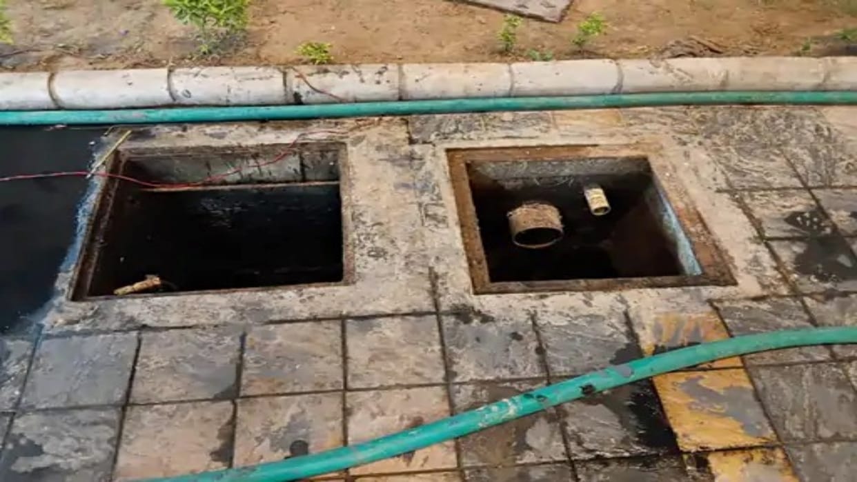 Rajasthan News: Four Dead as Workers Lowered into Septic Tank to Retrieve Gold, Suffocate Due to Toxic Gas