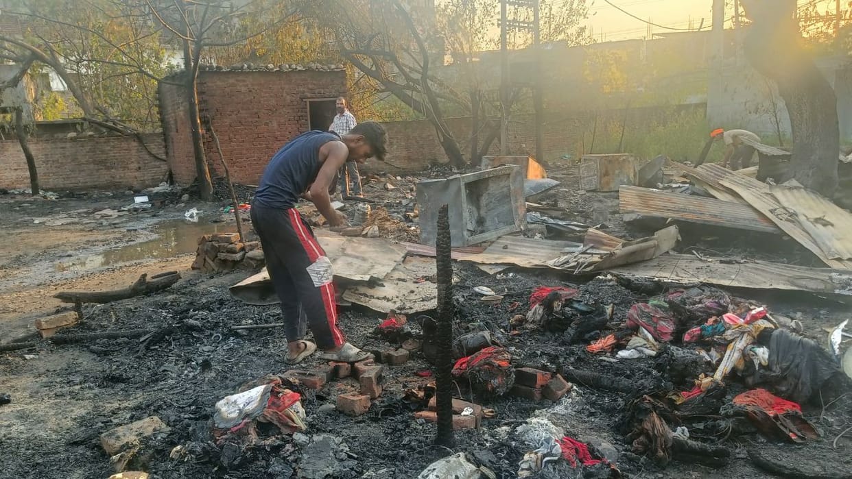 Fire broke out near Satwari jammu Airport Road, 10 huts burnt down