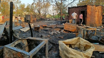 Fire broke out near Satwari jammu Airport Road, 10 huts burnt down