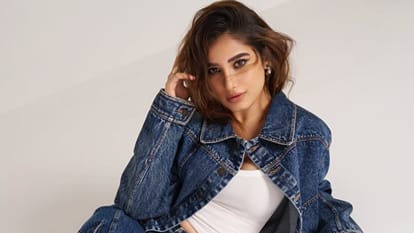 Raveena Tandon Daughter Rasha Thadani Visits Temple In Rain And Help Needy Person