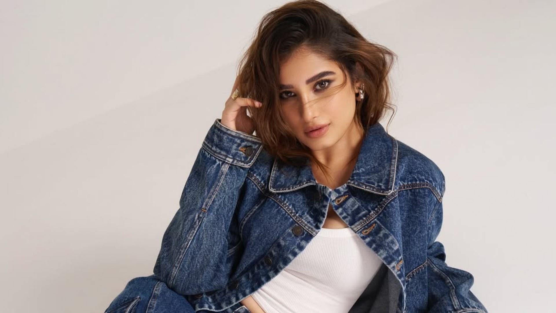 Farah Khan reacted on 14 year old rasha thadani dance she asked her child sharm karo