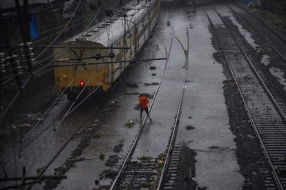 Mumbai recives 106 mm rains in 24 hours; IMD forecasts moderate to heavy showers