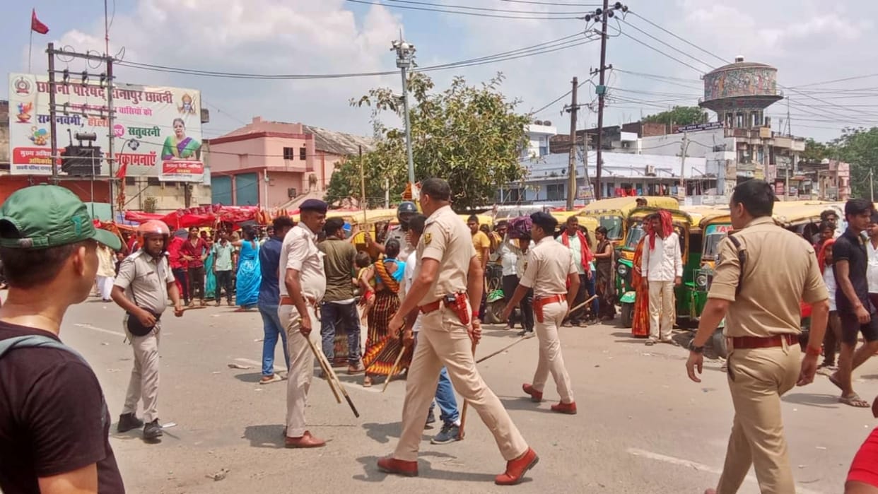 Anger erupted over non-recovery of kidnapped youth, family members set fire at Danapur bus stand blocked road