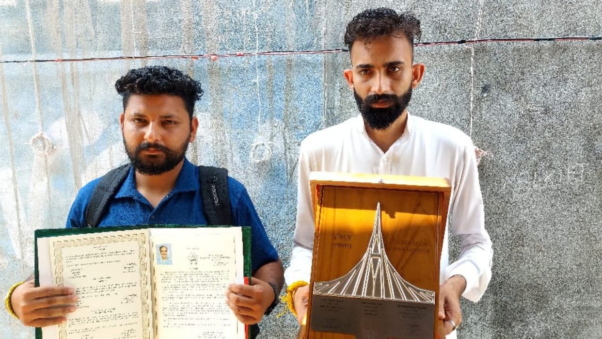 Himachal Bangladesh issued honors 21 Punjab Regiment came Chamaral village and gave them on 28 May