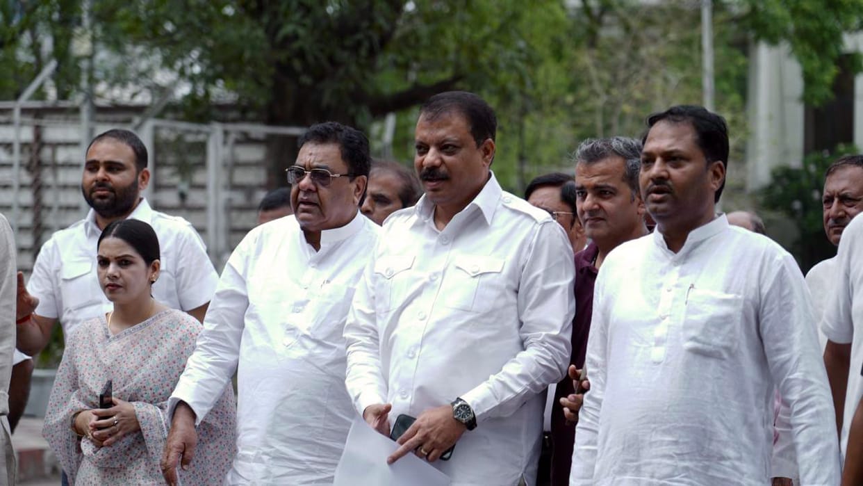 Bhopal: FIR lodged against PCC chief's brothers, opposition leader reached police headquarters, said- FIR was