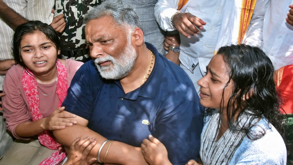 Bihar News: Purnea MP Pappu Yadav met victim family of Ahiyapur massacre, became emotional and cried