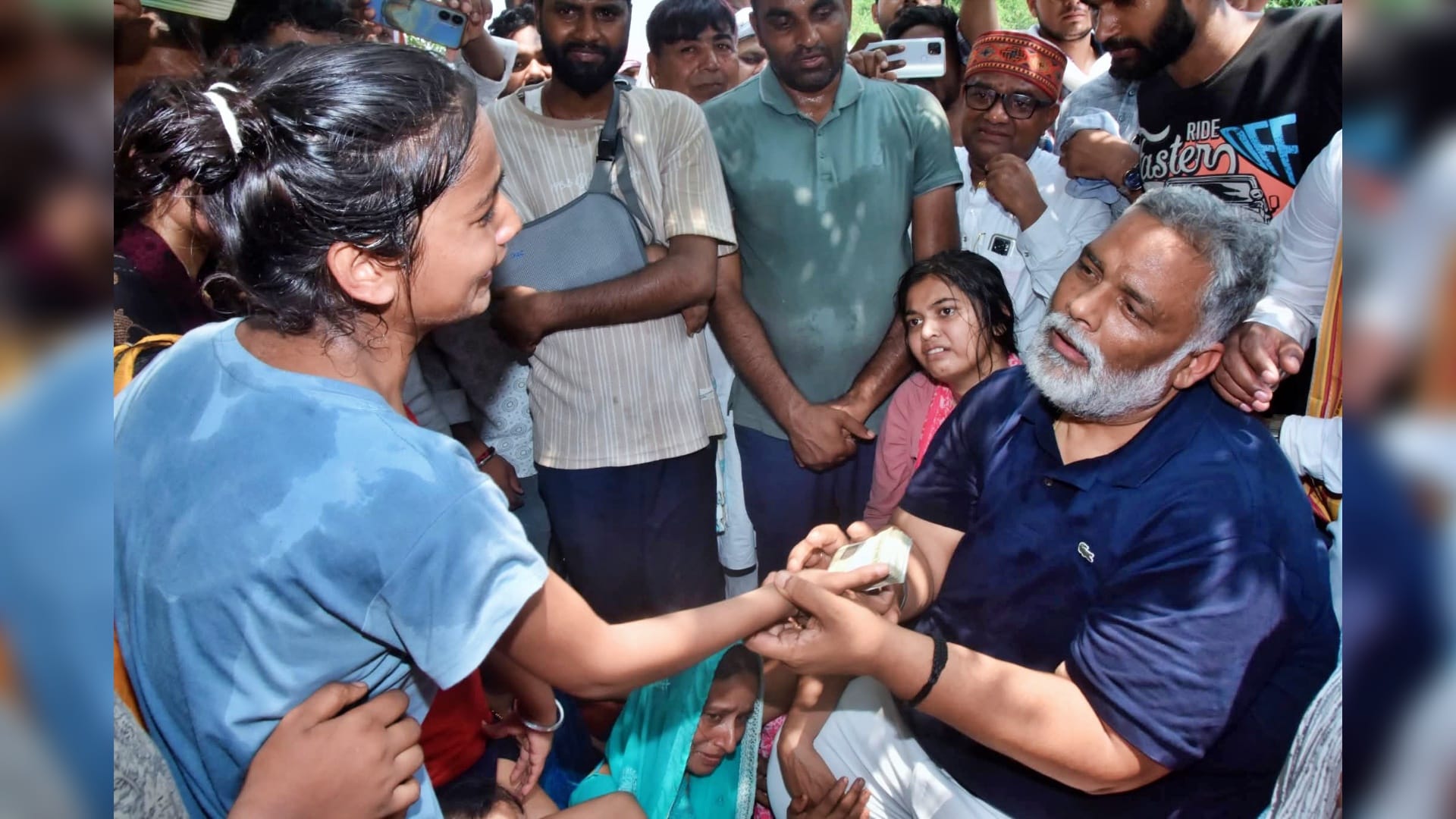 Bihar News: Purnea MP Pappu Yadav met victim family of Ahiyapur massacre, became emotional and cried