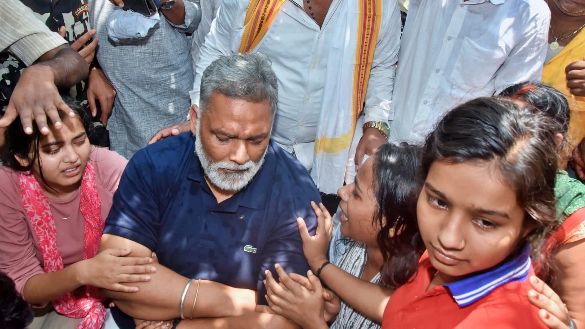 Bihar News: Purnea MP Pappu Yadav met victim family of Ahiyapur massacre, became emotional and cried