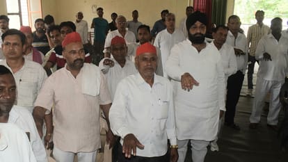 Meerut: SP District President called his own party leaders thieves, took the names of Shahid Manzoor, Atul