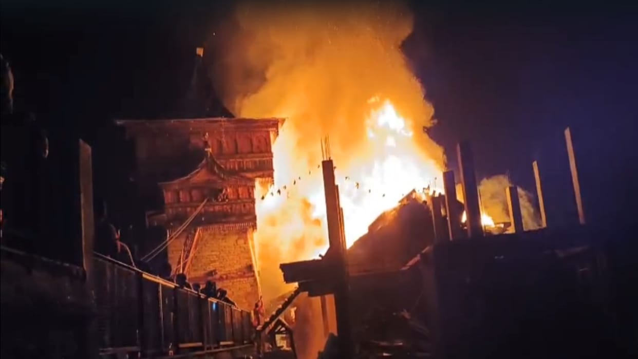 three-storey house and kitchen burnt down in Kandharan village of Deha, causing loss of lakhs
