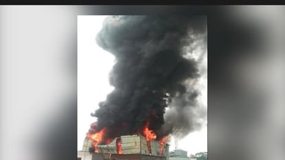 Saharanpur: Fire broke out in the cooler warehouse, employees jumped down from the third floor