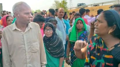UP Triple murder Tears of women not stopping children are sobbing State President of Congress meets family