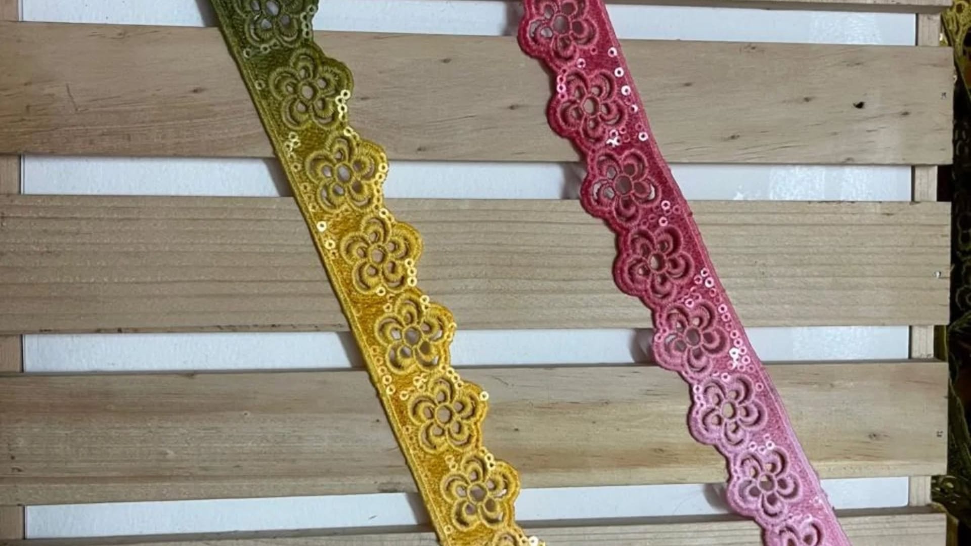 difference between Gota Patti and Lace in hindi
