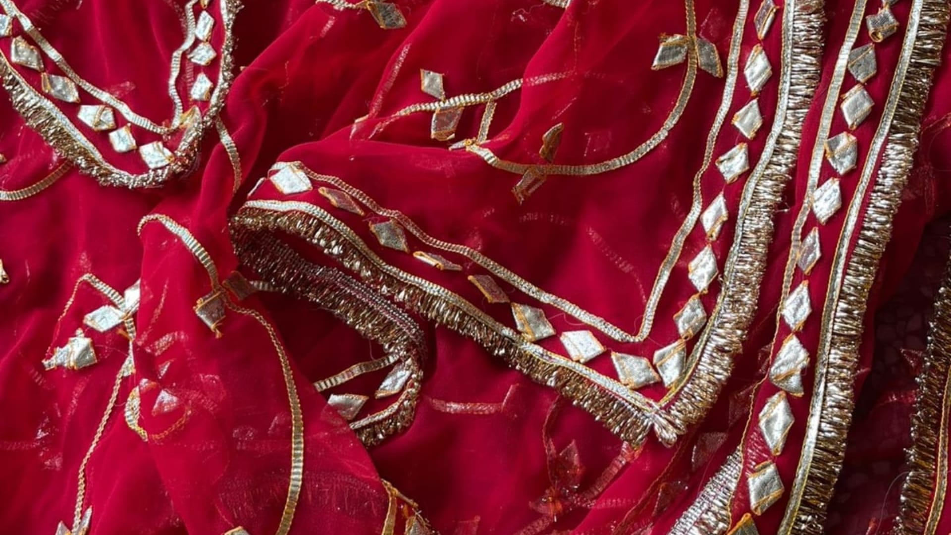 difference between Gota Patti and Lace in hindi