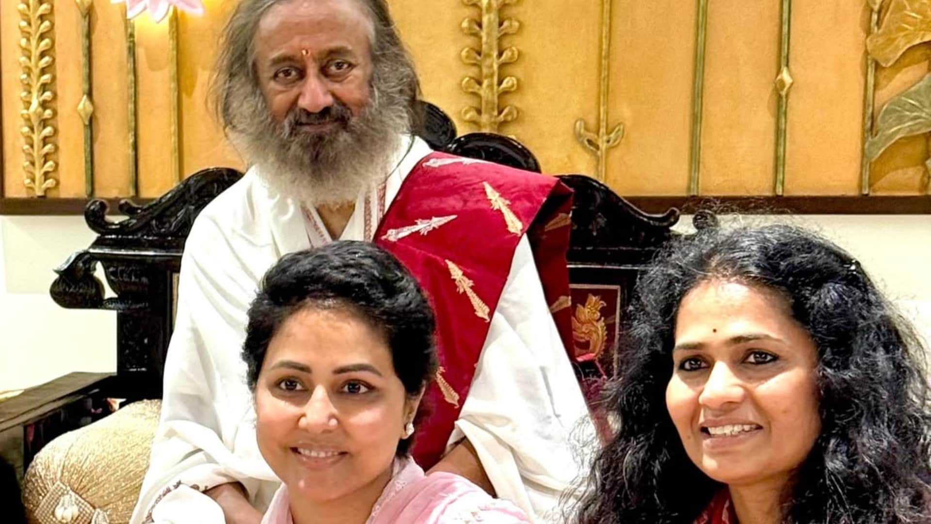 Hina Khan Latest post with shri shri ravi shankar says Yoga is to connect to the universal power