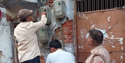 Kanpur 20% electricity is being stolen by illegal electricity thieves that is why the power is going off