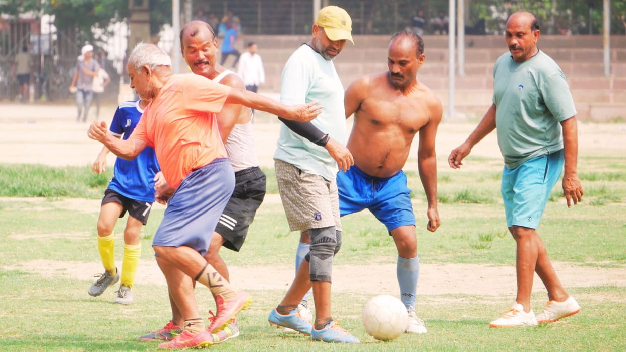 Football match in BHU Sir XI won the match by defeating Mahamana team