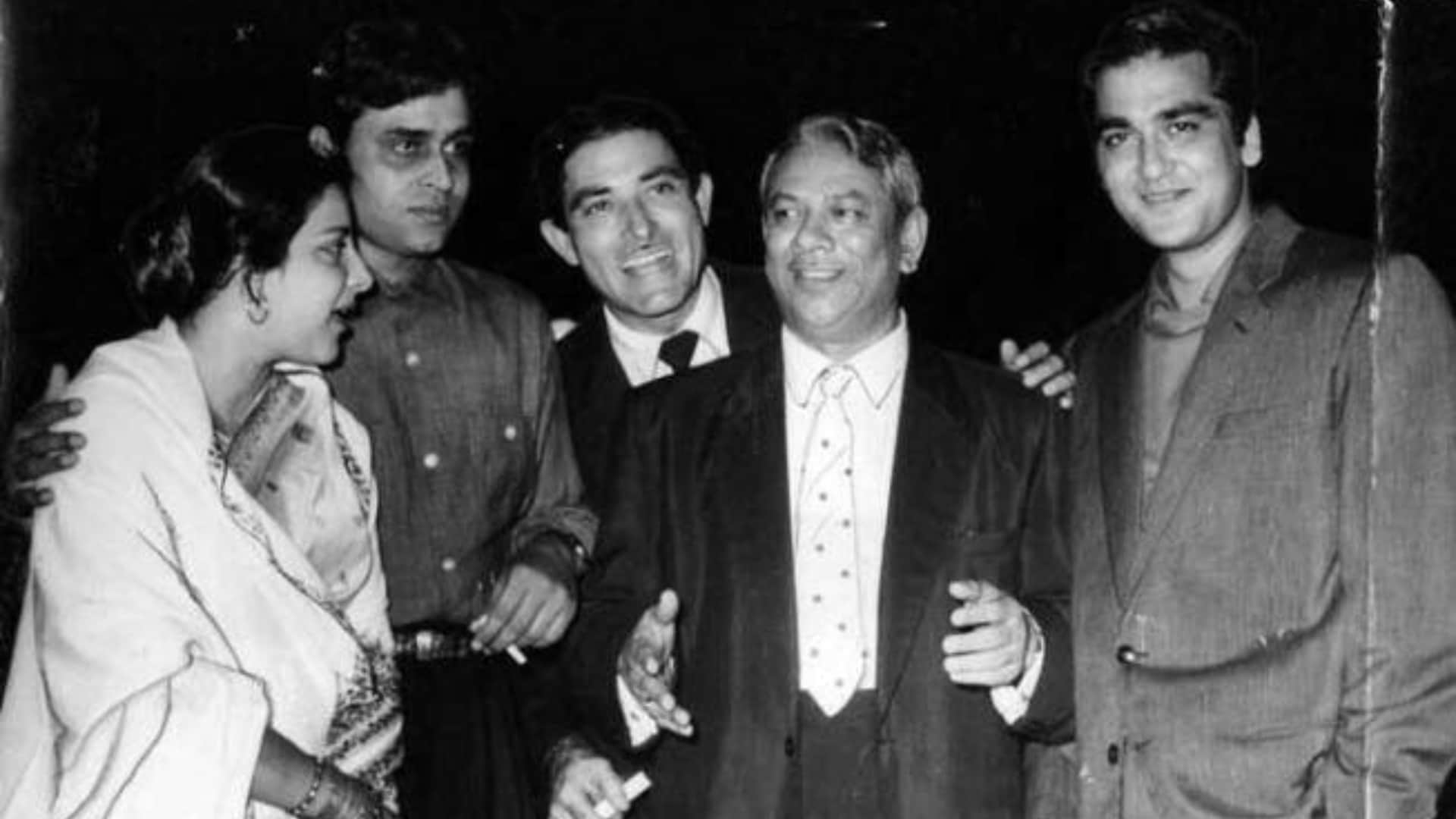 Mehboob Khan Death Anniversary knwon for Mehboob Studio movies mother india Sholay lagaan mugle a azam ddlj