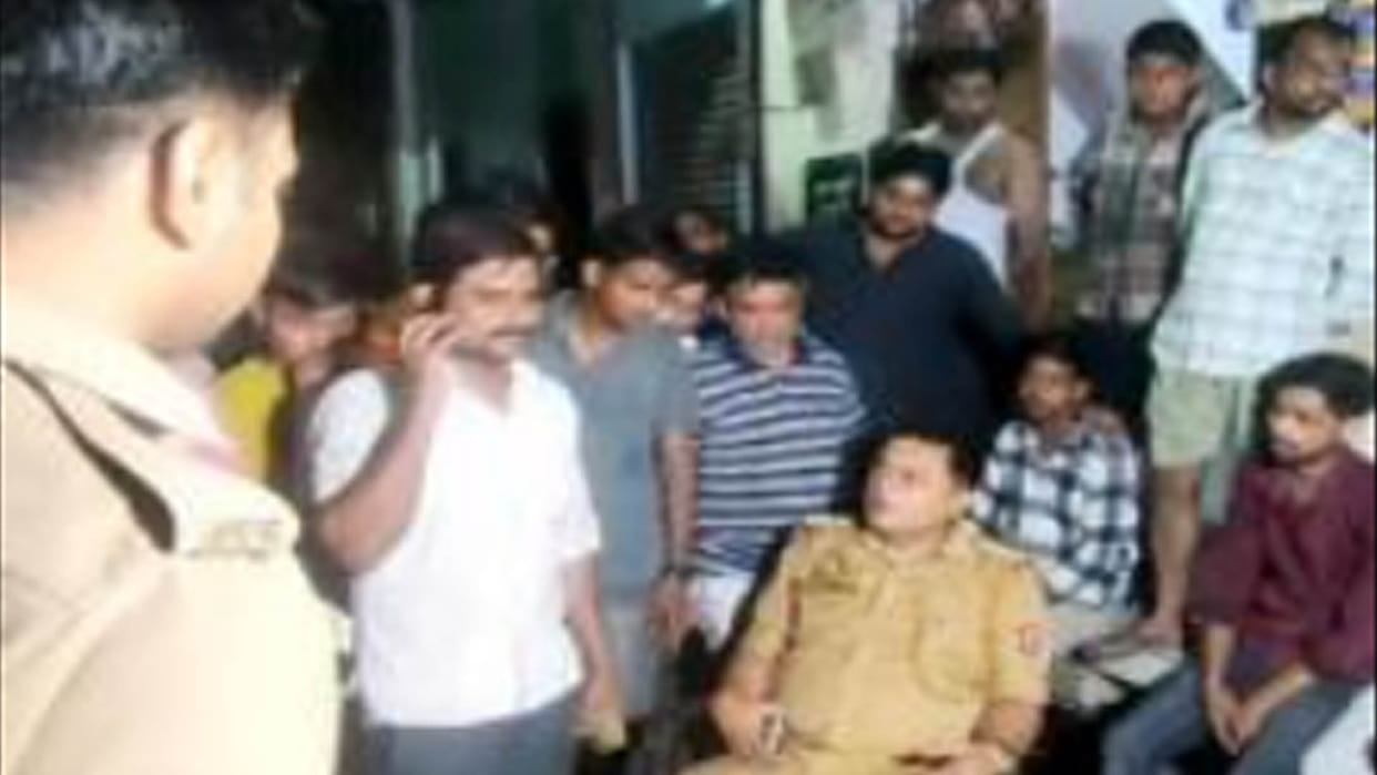 Etawah: Dead body of a youth found hanging from a noose, was troubled by illness
