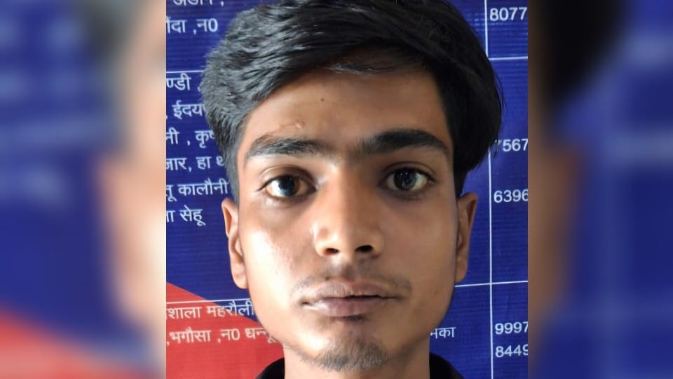 Fake Policeman Saugat at mathura in Govardhan
